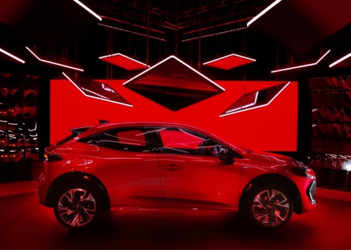 renault-clio-hatchback-side-view