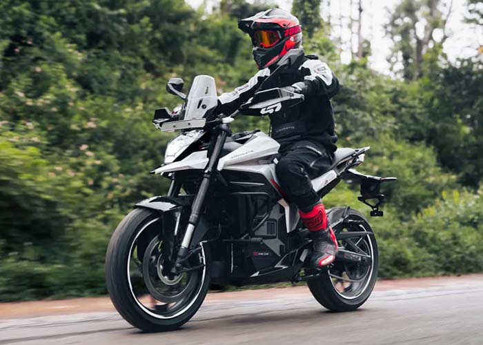 High-capacity 10.3 kWh battery and fast charging on X47