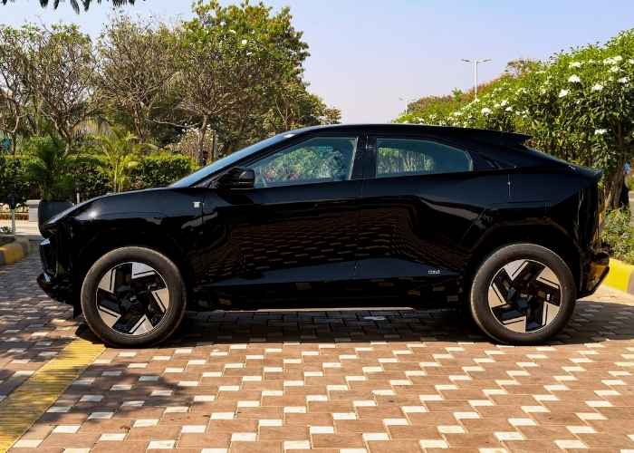 Mahindra Scream Electric campaign poster