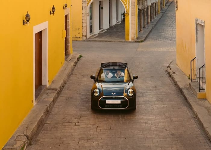 All-Electric Mini Countryman 2025 side profile view