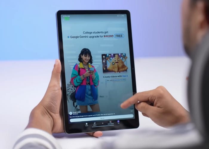 Moto Pad 60 Neo tablet used by student for online learning