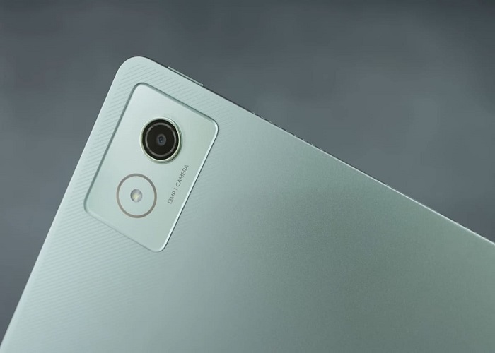 Moto Pad 60 Neo and Moto Pad 60 Pro side by side comparison
