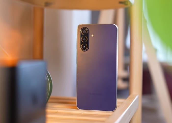 Galaxy M17 5G vs F17 5G front and back design