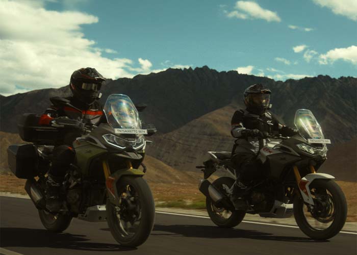 Apache RTR 310 street riding on highway with sporty stance