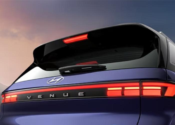 Hyundai Venue 2025 exterior with LED lights and bold dark chrome grille