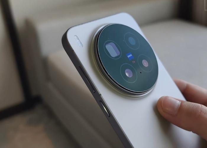 Vivo X300 Pro Zeiss triple rear camera setup with 200MP telephoto lens