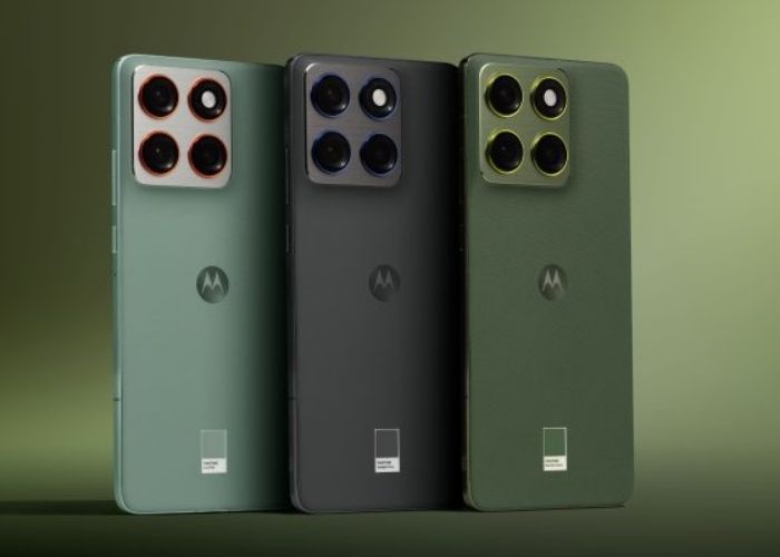 Motorola Edge 70 featuring ultra-thin 5.99mm design, triple 50MP AI cameras, and Snapdragon 7 Gen 4 performance.